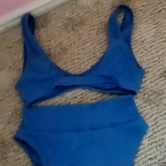 Bikini - Picture 2 of 2